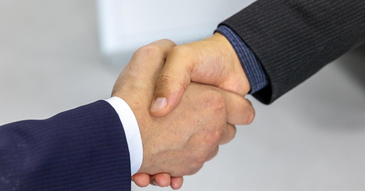 Cách chọn đại lý gói hút ẩm tại TPHCM — Checklist 10 tiêu chí cho doanh nghiệp xuất khẩu