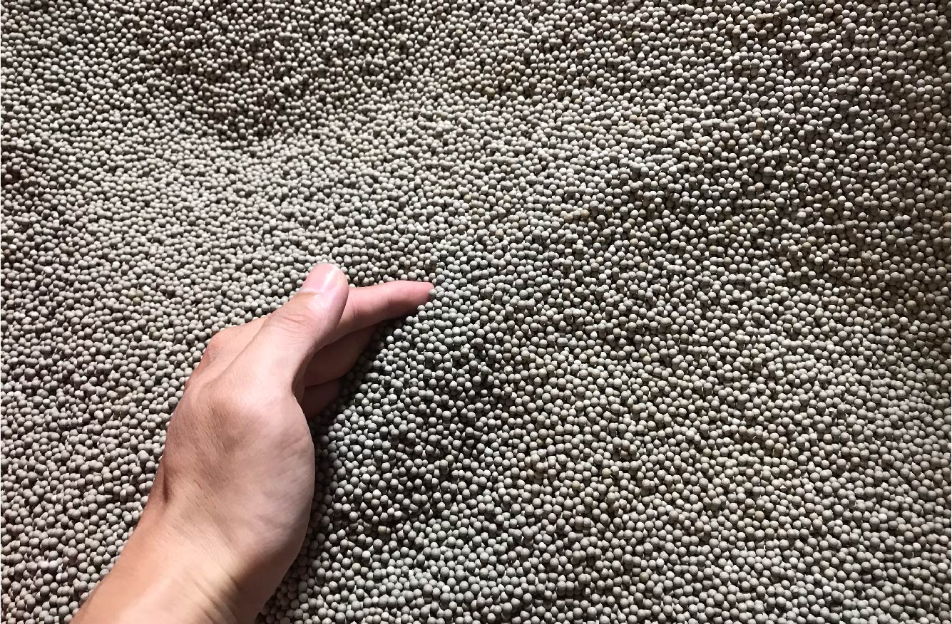 So sánh silica gel và clay (montmorillonite) — Cấu trúc, hiệu quả, chi phí